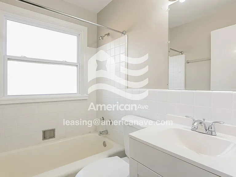 526619_009_wm_-_main_bathroom_13529455.jpg