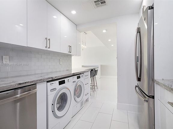4th image of 780 NE 69th St APT 1605