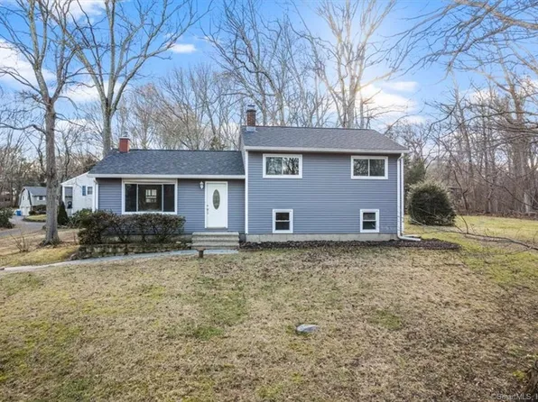 8 Woodland Drive, Clinton, CT 06413