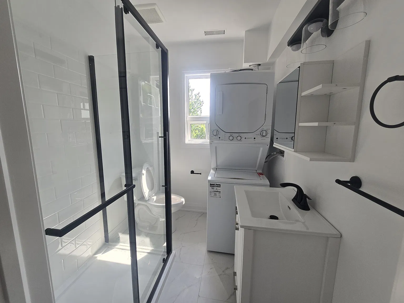 2 bed, 890 sqft, $2,490 — Photo 3