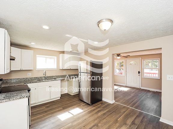 1065024_005_kitchen_5.jpg