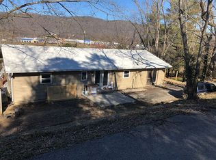 149 Gamble Dr, Jacksboro, TN 37757
