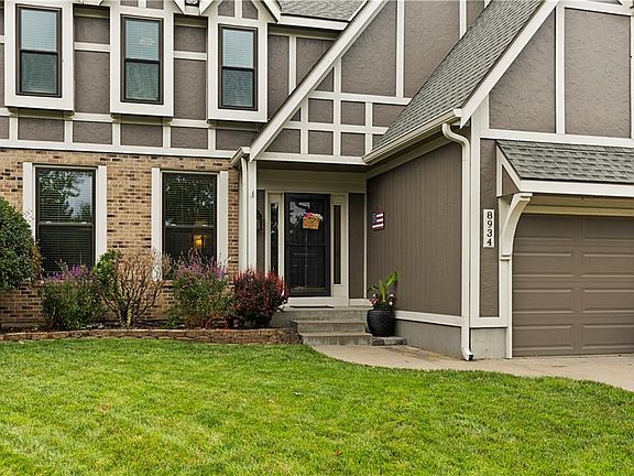 3rd image of 8934 W 132nd Pl