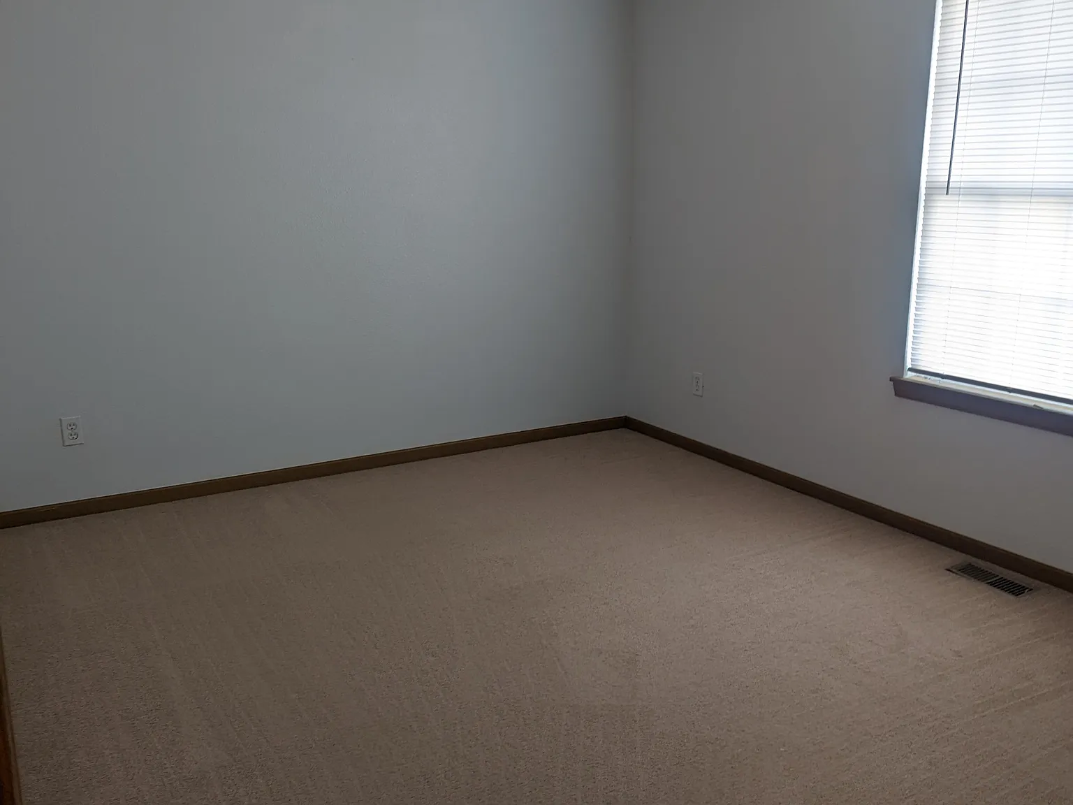 3 bed, 800 sqft, $1,100 — Photo 1