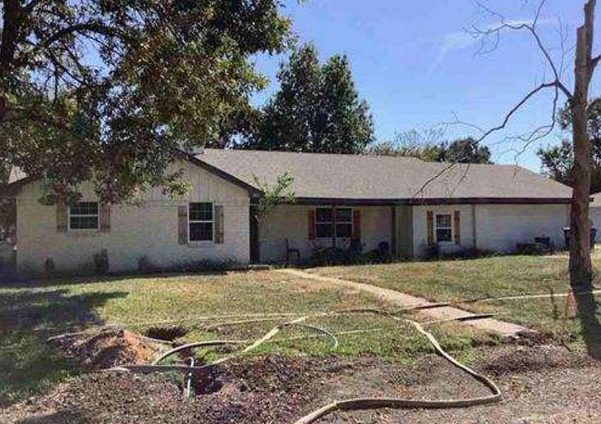 1st image of 901 Crestview Dr