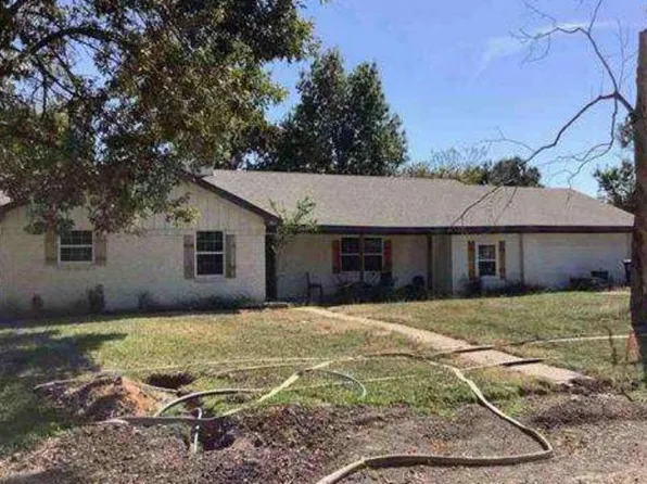 901 Crestview Dr, Kaufman, TX 75142