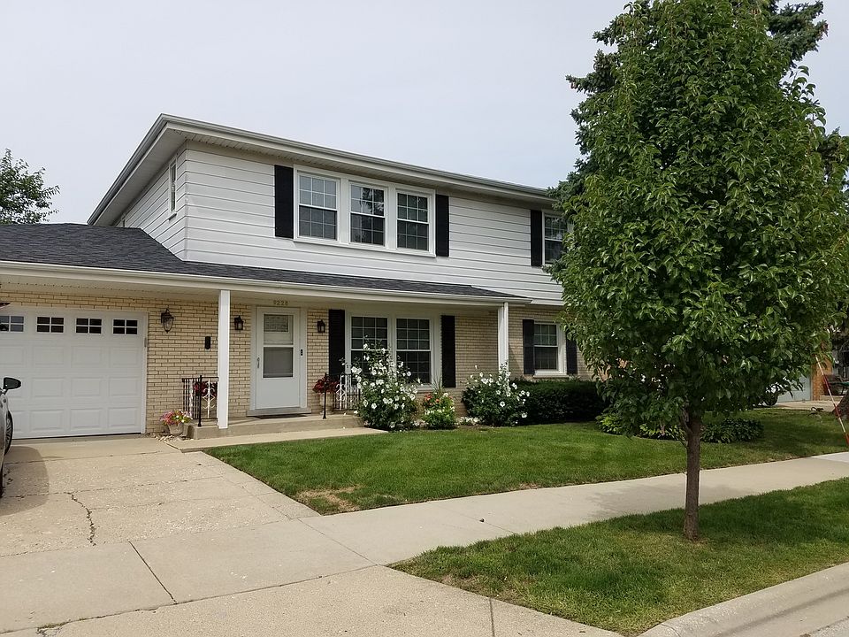 1st image of 9228 N Woodland Dr #1
