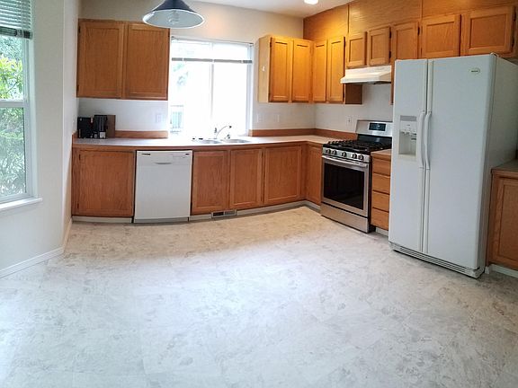 Kitchen (new microwave and refrigerator since picture was taken)