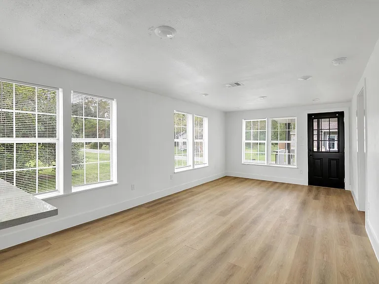 3510 Brooks St — Photo 6