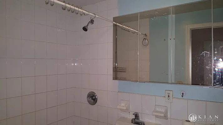 Rented by Kian Realty | media 18