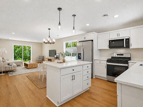 3rd image of 1275 Bellflower Ln