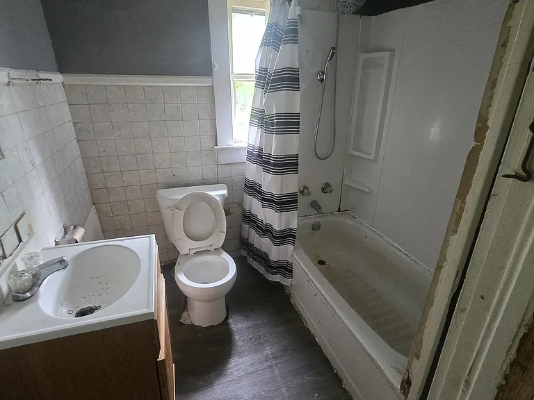327 W Kibby St #327 — Photo 3
