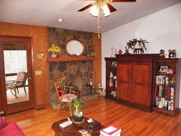 5th image of 191 Bluff View Dr
