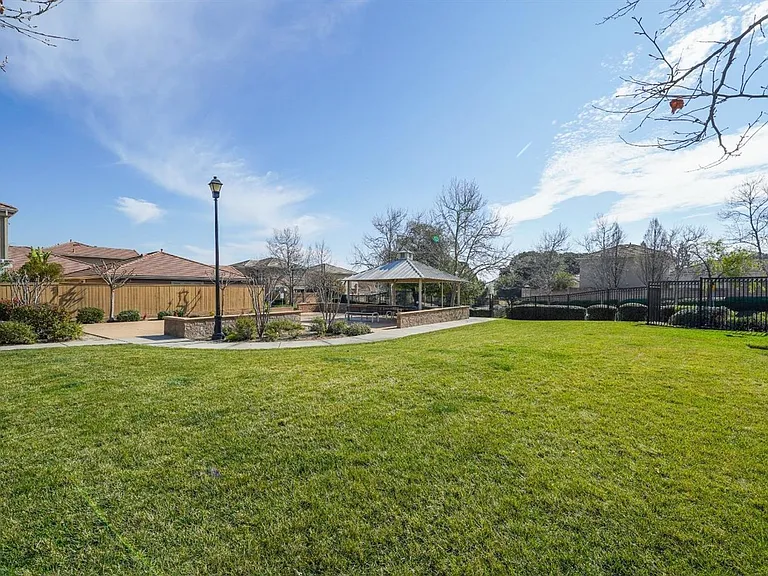 1107 Tussin Ct — Photo 14