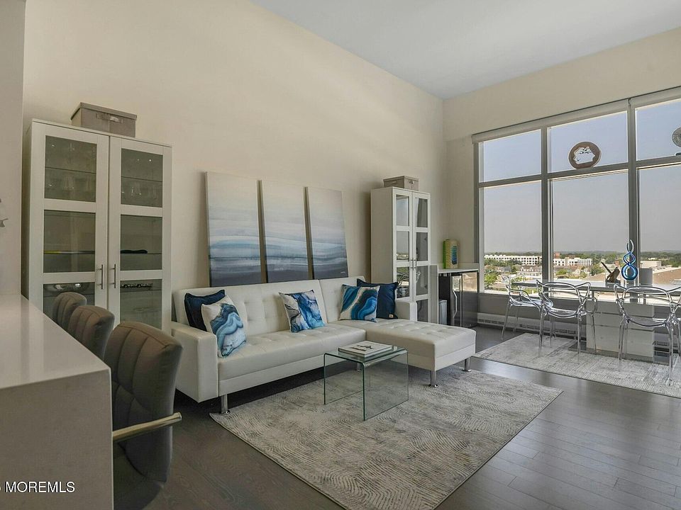 1st image of 30 Melrose Ter #603