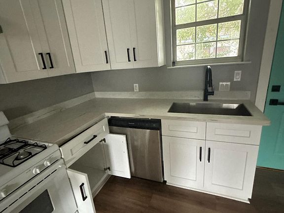 4th image of 2207 16th Ave #B