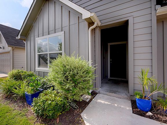 5th image of 1009 Marvin Way