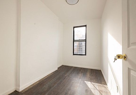 4th image of 518 52nd St APT 3L