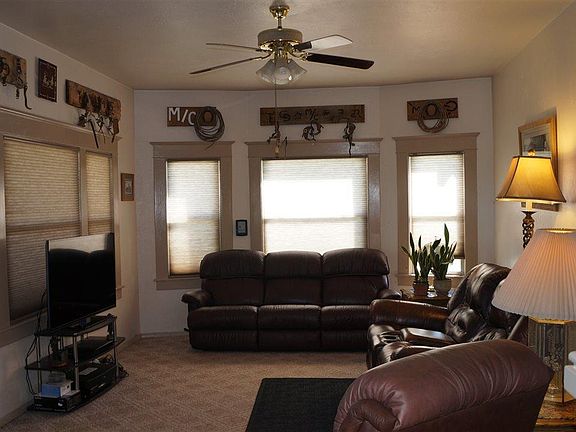 3rd image of 719-400 Alexander Ln