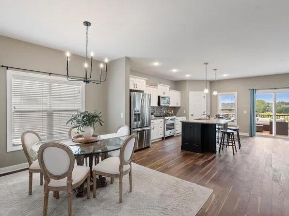 9060 Degler Cir, Chanhassen, MN 55317