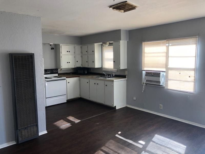 2nd image of 1210 College Ave APT A