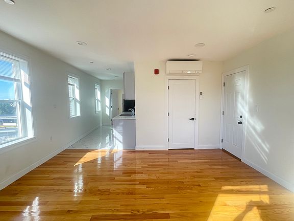 3rd image of 325 Newport Ave APT 47