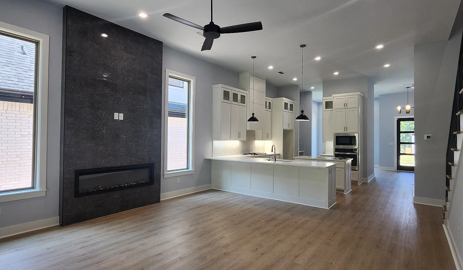 4 bed, 2710 sqft, $3,950 — Photo 2