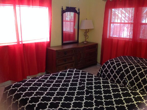 4th image of 17000 NE 6th Ct