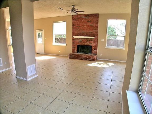 5th image of 2703 Yellowstone Park Ln