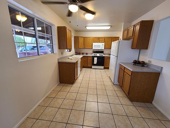 3rd image of 910 S Carnegie Dr