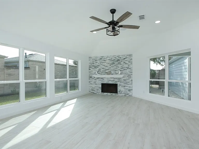 8518 Furlong Ln — Photo 8