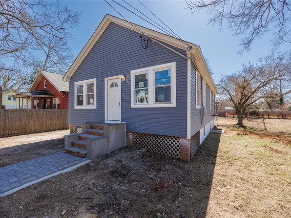 93 W 11th Street, Huntington Station, NY 11746