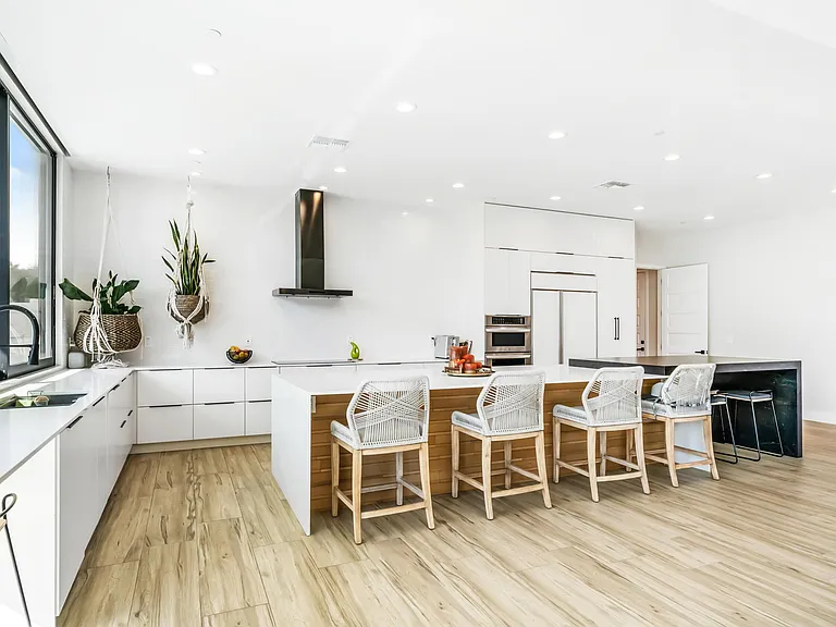 7417 E Paradise Dr — Photo 10