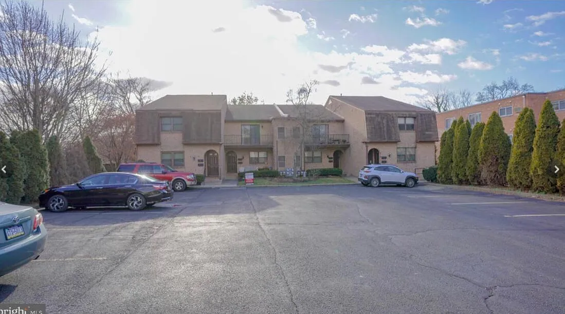2 bed, 1180 sqft, $2,700 — Photo 2