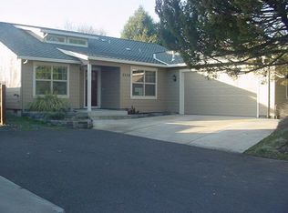 2240 Starling Ln, Medford, OR 97501