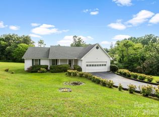 1 Strathmore Dr, Arden, NC 28704