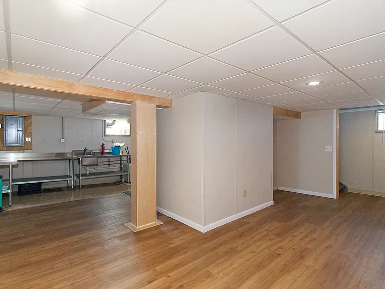 2084 Wascana Ave — Photo 19