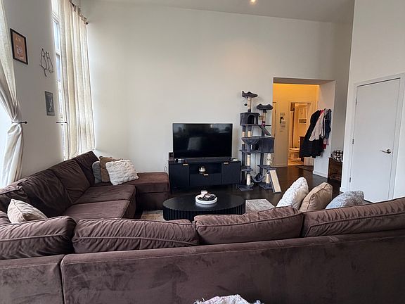 4th image of 2401 W North Ave #200