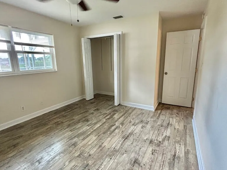 500 SE 16th Ter — Photo 30