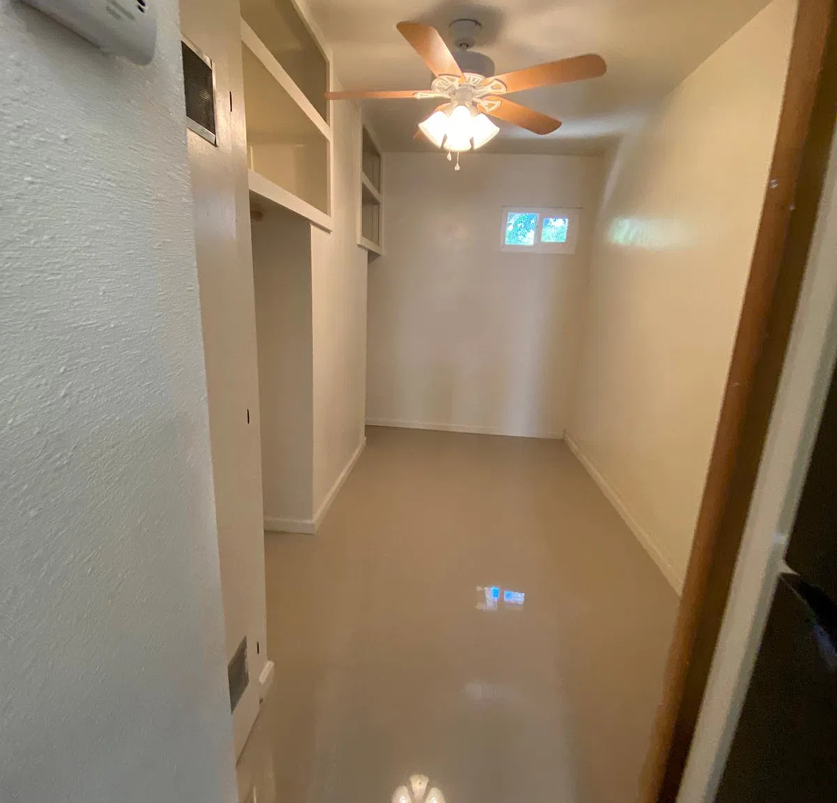 Studio, $995 — Photo 1