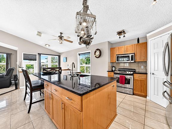 3rd image of 168 Foxhaven Pl