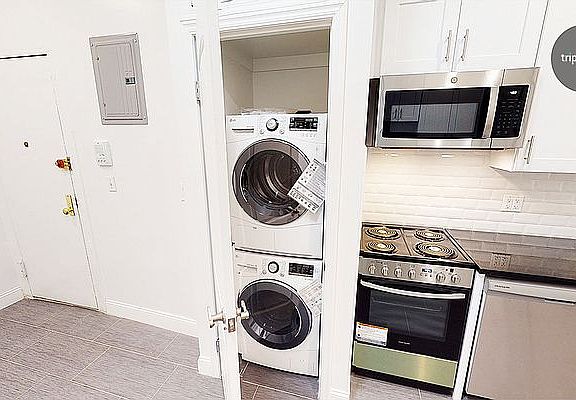 2nd image of 533 E 87th St #1E