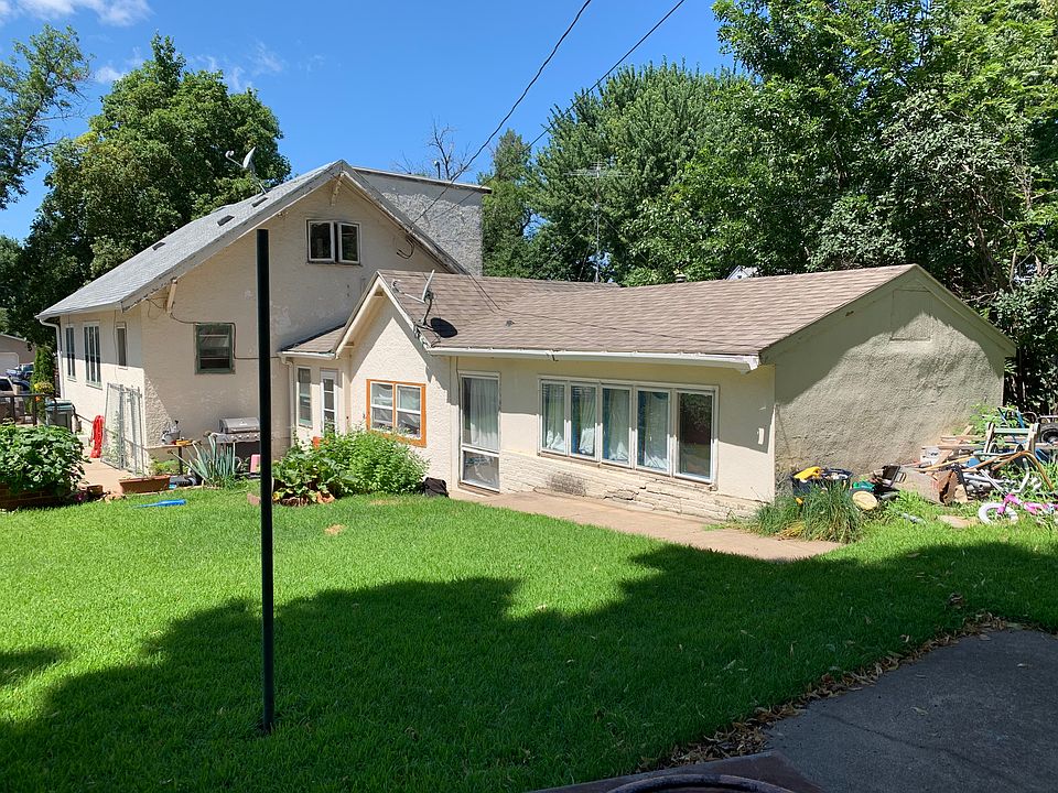 2nd image of 804 N Summit Ave