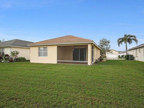 3rd image of 229 SW Manatee Springs Way