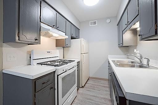 5th image of 2528 S 60th St #2