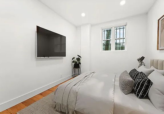 4th image of 105 Carroll St Floor 1