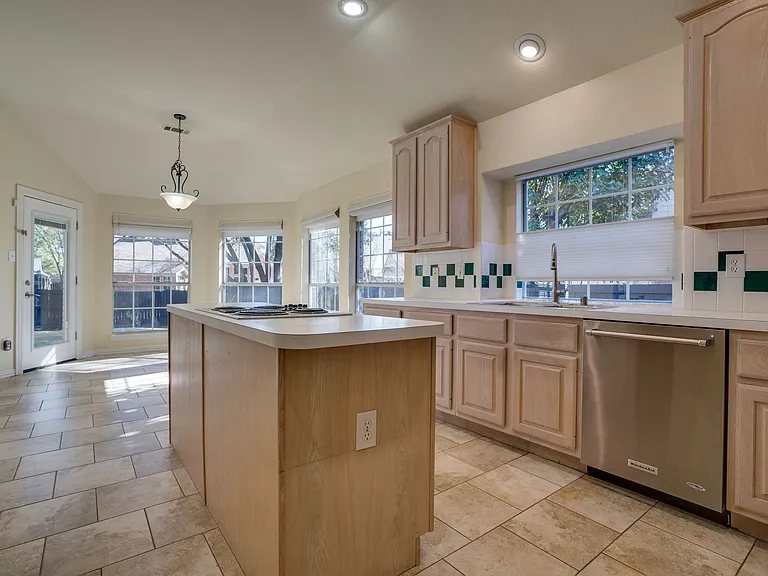 2724 Lakehollow Ln — Photo 7