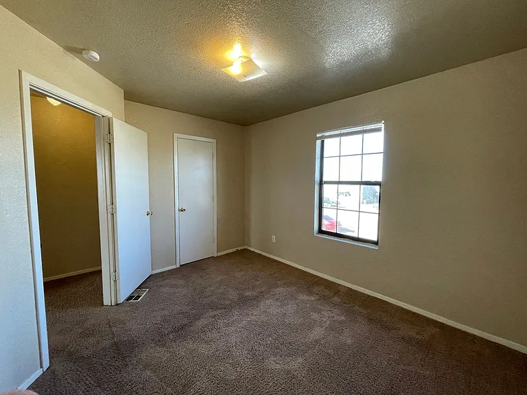 1108 Leslie — Photo 20