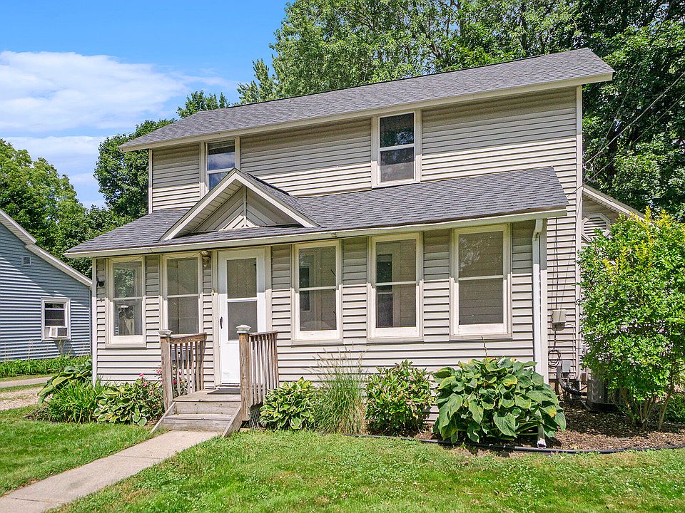 1st image of 515 E Division St