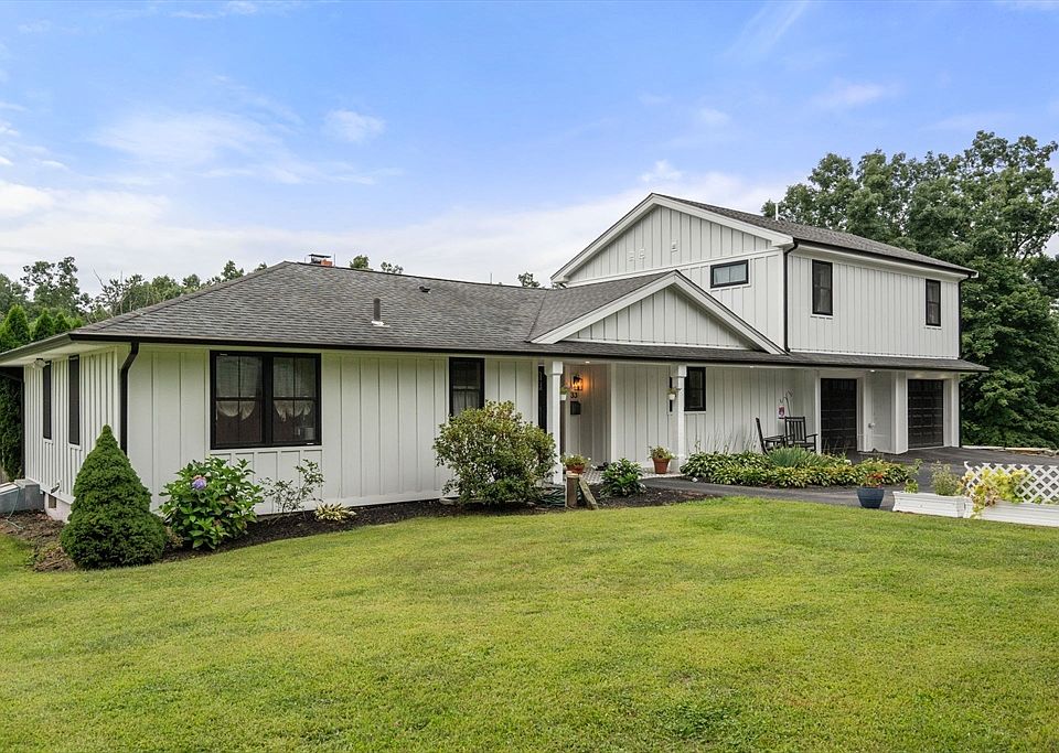 1st image of 33 Putnam Hill Rd
